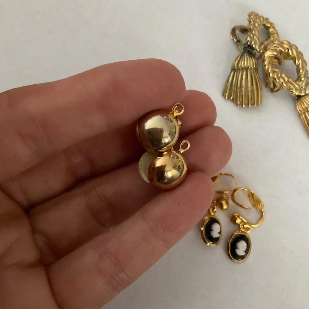 FOUR PAIRS OF‎ VINTAGE GOLD TONE CLIP ON EARRINGS